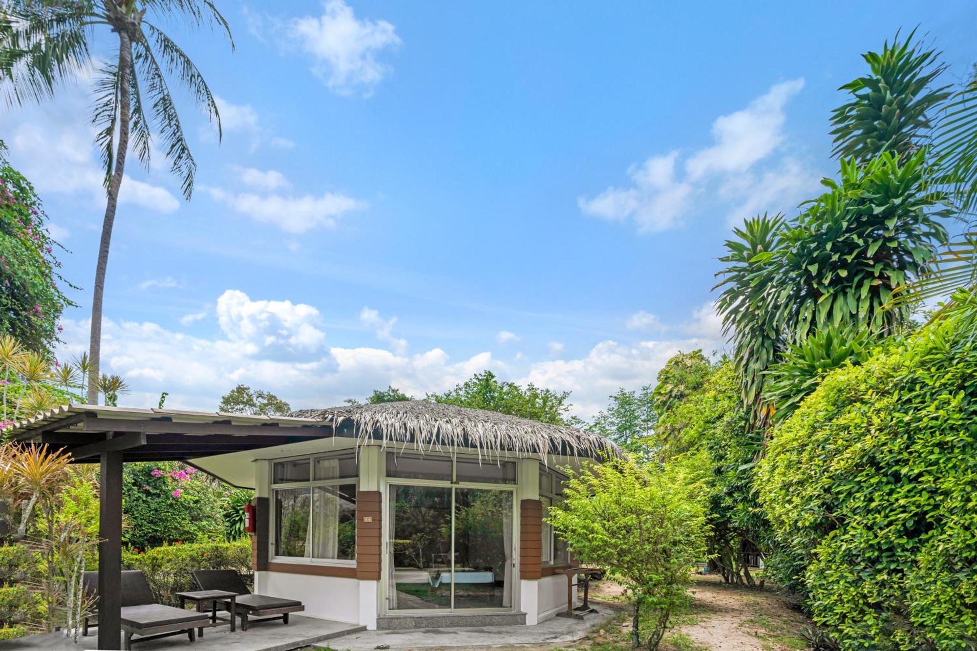 Anahata Resort Lipa Noi Exterior photo